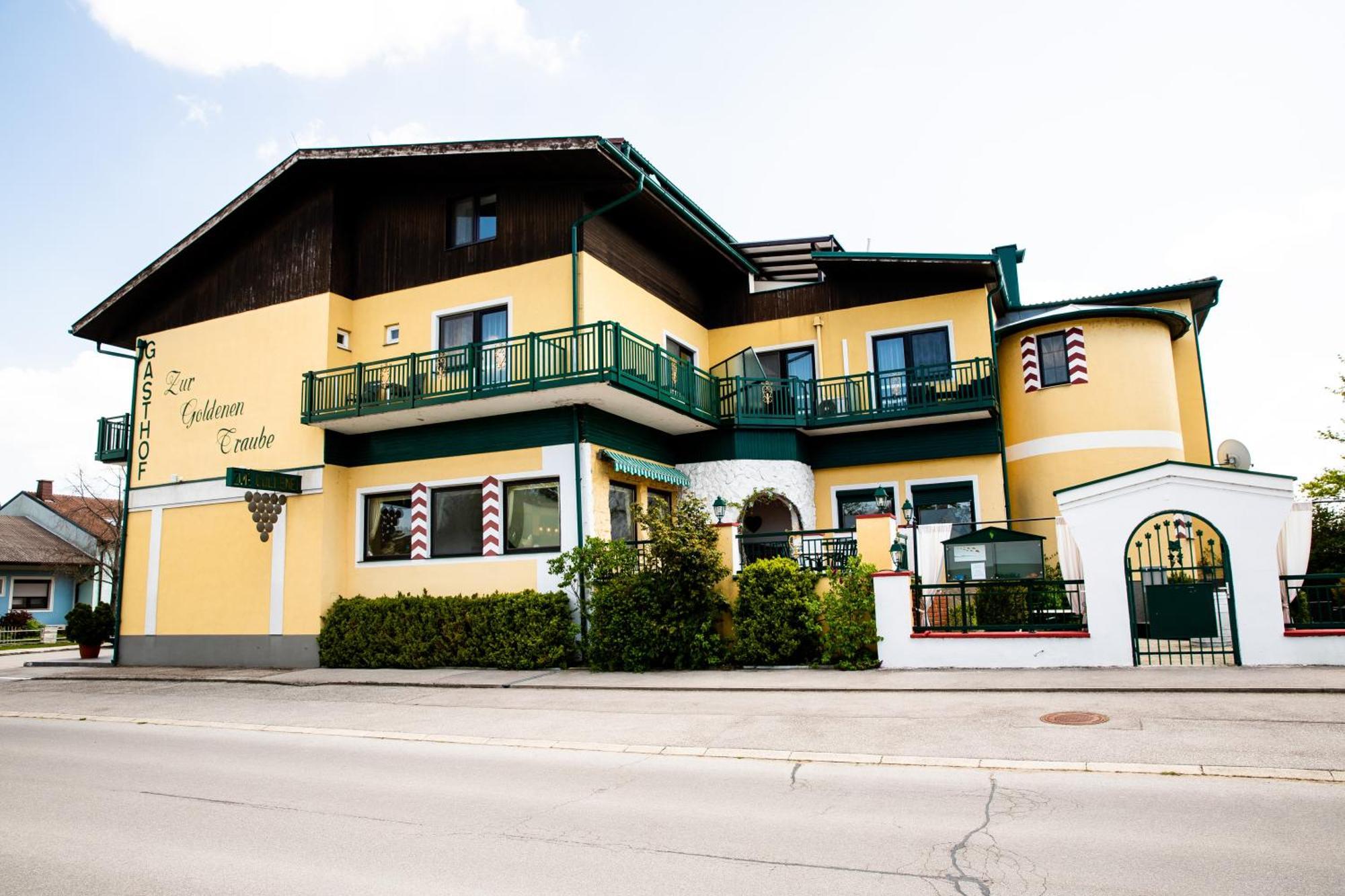 Landgasthof Zur Goldenen Traube Podersdorf am See Esterno foto
